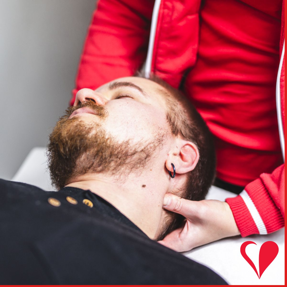 Torticollis niskan jäykkyyden hoitaminen Fysioterapian ja hieronnan keinoilla